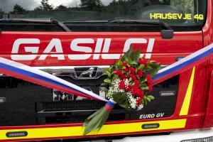 014 prevzem gasilskega vozila Foto atelje Postojna